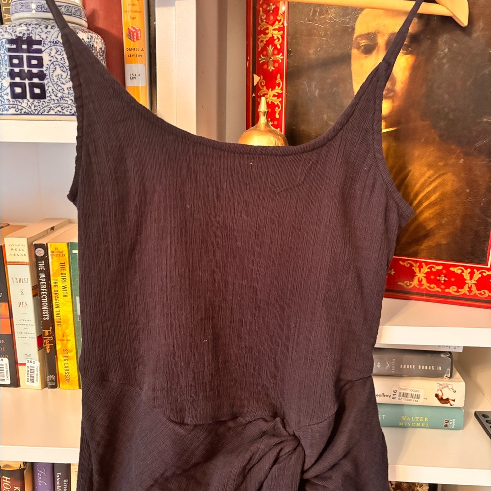 Free People Black dress
Perfect for the day time or evening